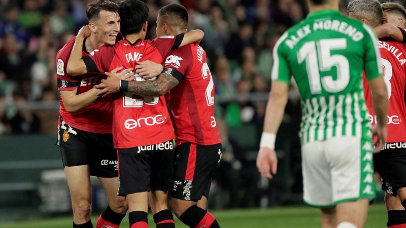 Kubo consigue un empate para el Mallorca en el campo del Betis en una bendita locura de partido