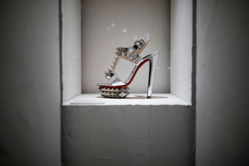 París se rinde a las suelas rojas de Christian Louboutin