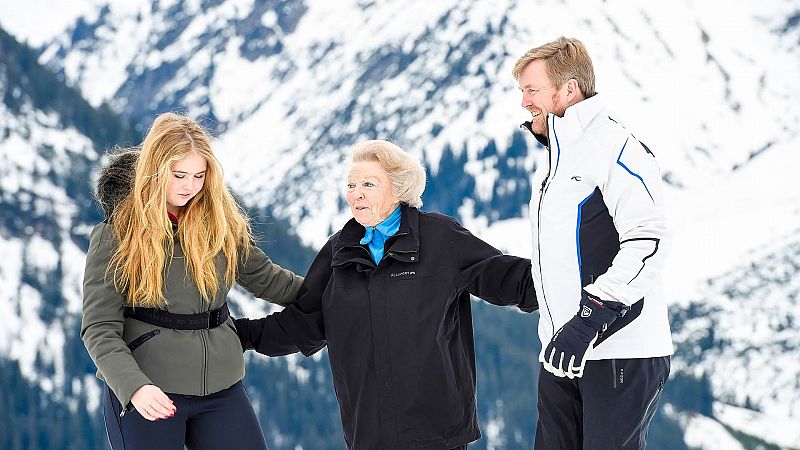 La familia real holandesa repite posado en la nieve: las fotos más divertidas de su viaje de esquí