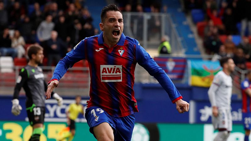 El Eibar golea al Levante y se aleja de los puestos de descenso