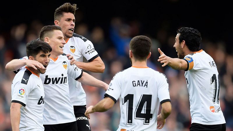 Gameiro y Parejo encuentran la cura para el Valencia contra el Betis