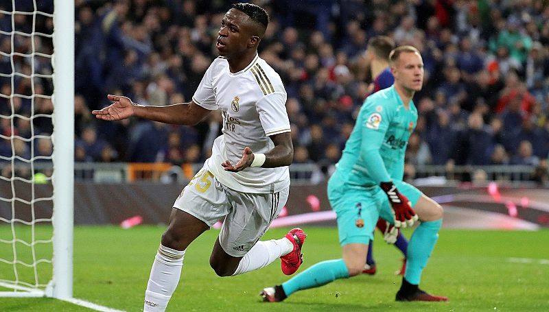 Vinicius rompe al Barça y el Madrid recupera el liderato