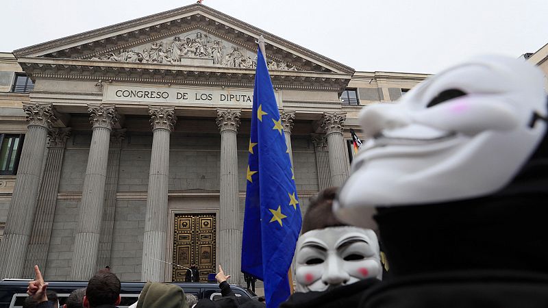 Policías y guardias civiles protestan en el Congreso para pedir la equiparación salarial de todos los cuerpos