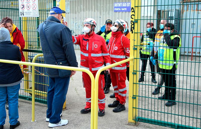 Sanidad pide celebrar a puerta cerrada los partidos que desplacen mucha afición de zonas de riesgo por coronavirus