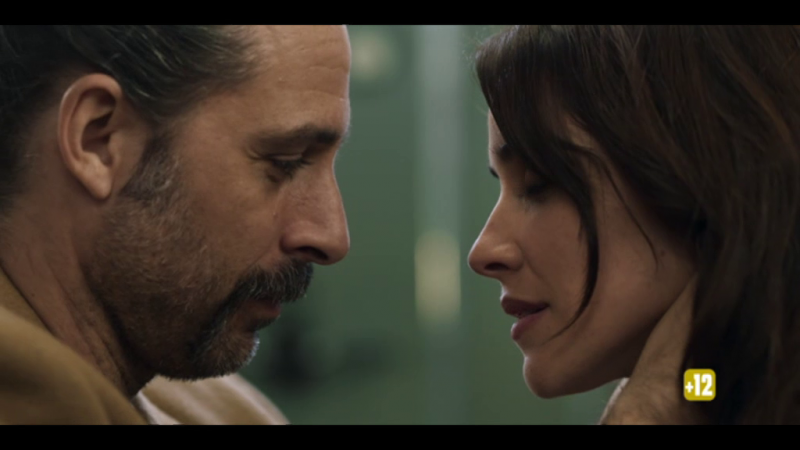 El beso de Macarena García y Hugo Silva en 'El Ministerio del Tiempo'