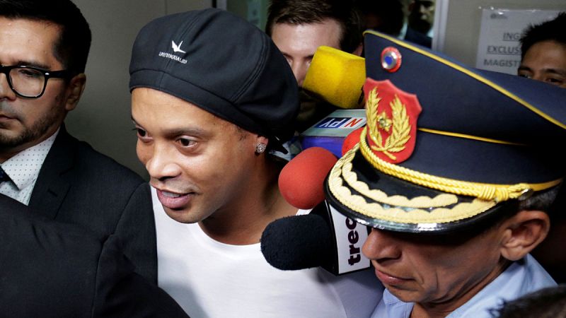 Ronaldinho y su hermano detenidos en Paraguay por la causa de los pasaportes falsos