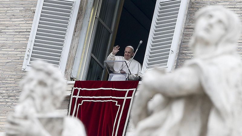 El papa celebrará el rezo del ángelus y la audiencia por 'streaming' como medida de precaución por el coronavirus