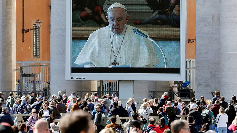 El papa reza el ángelus en su estudio y lo retransmite en 'streaming' para prevenir el contagio del coronavirus