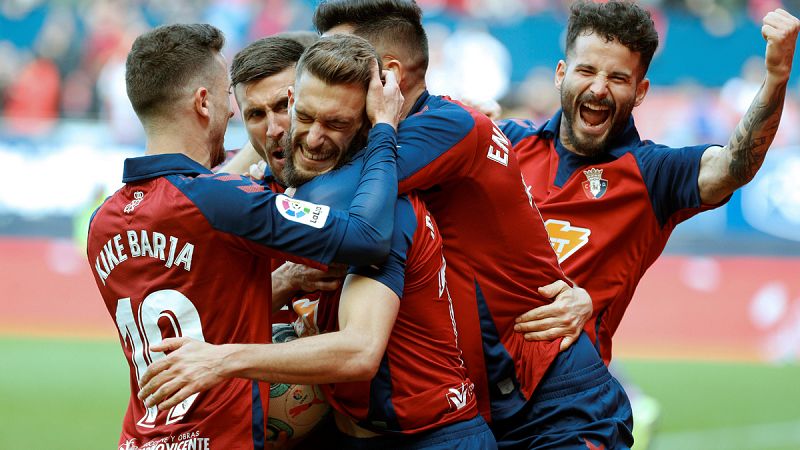 El penalti a lo panenka de Roberto Torres acerca la salvación a Osasuna y hunde más al Espanyol