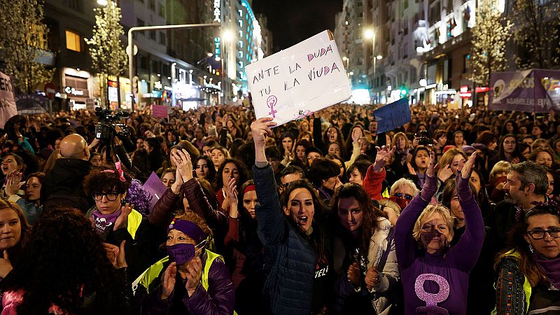 España se tiñe de morado para reivindicar un feminismo "sin barreras" en un 8M con menor afluencia