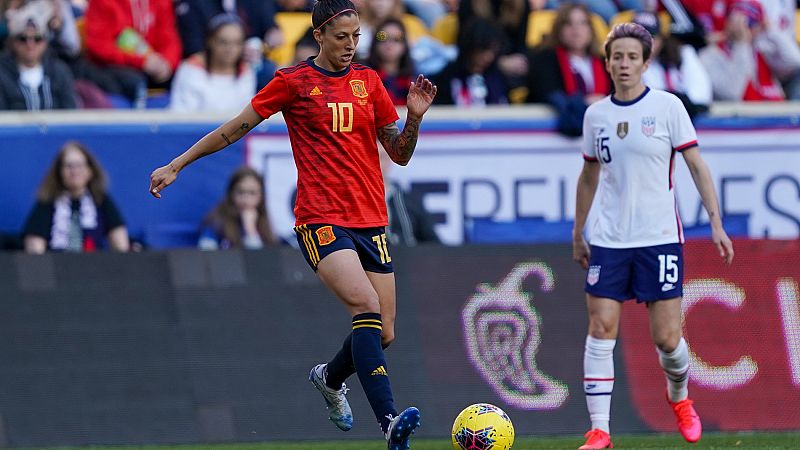 Jenni Hermoso marca la diferencia con su clase y lidera a la selección con su experiencia