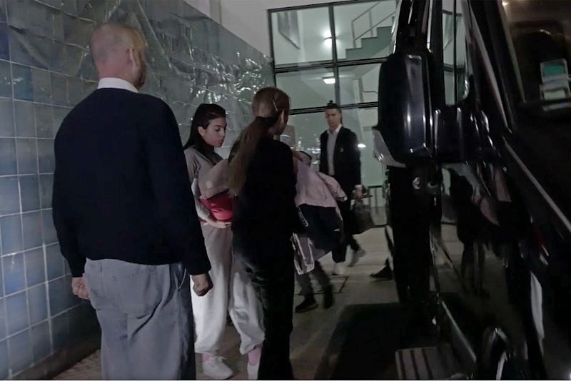 Georgina visita a su suegra en el hospital en chándal, pero con todas las joyas puestas