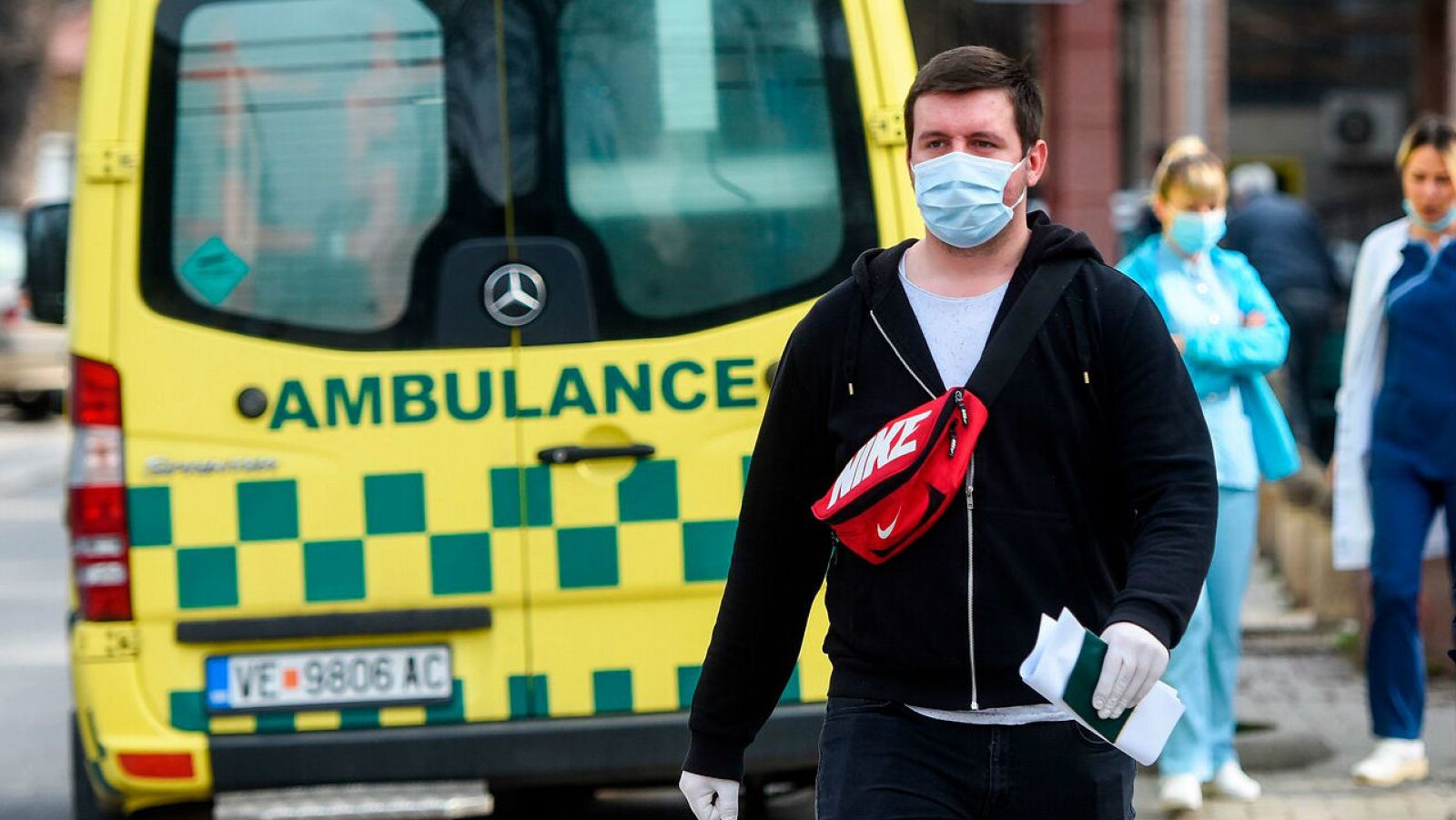 Los hospitales se preparan para un empeoramiento de la situación por coronavirus y contemplan ampliar las unidades de ciudados intensivos - RTVE.es | Ver