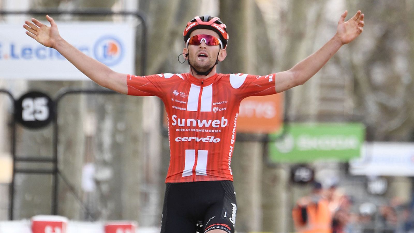 Tiesj Benoot culmina su aventura en solitario en la penúltima etapa de la París-Niza