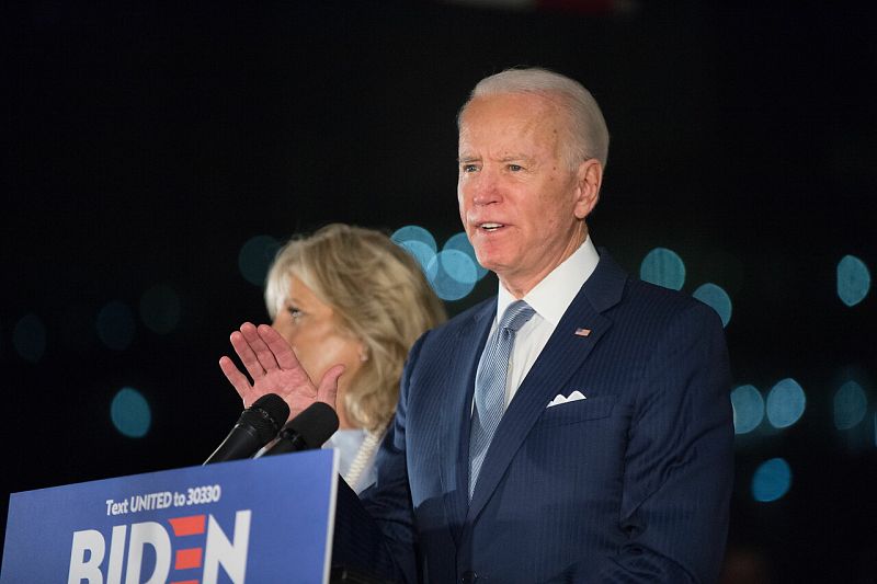 Biden se acerca a la candidatura demócrata tras ganar en Florida, Illinois y Arizona
