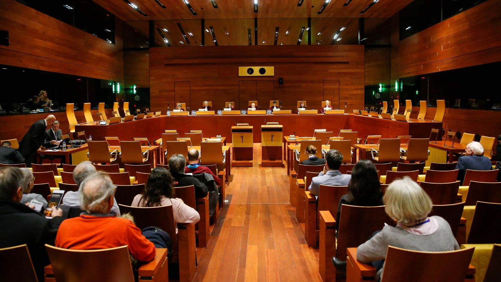 El TJUE califica de abusivo que se se encadenen contratos interinos para cubrir plazas de la Administración | Ver