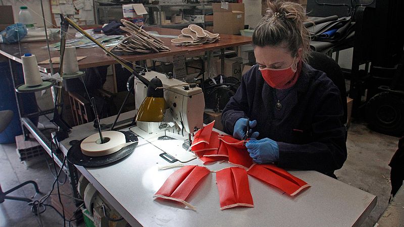 Particulares y empresas se reinventan para fabricar productos sanitarios