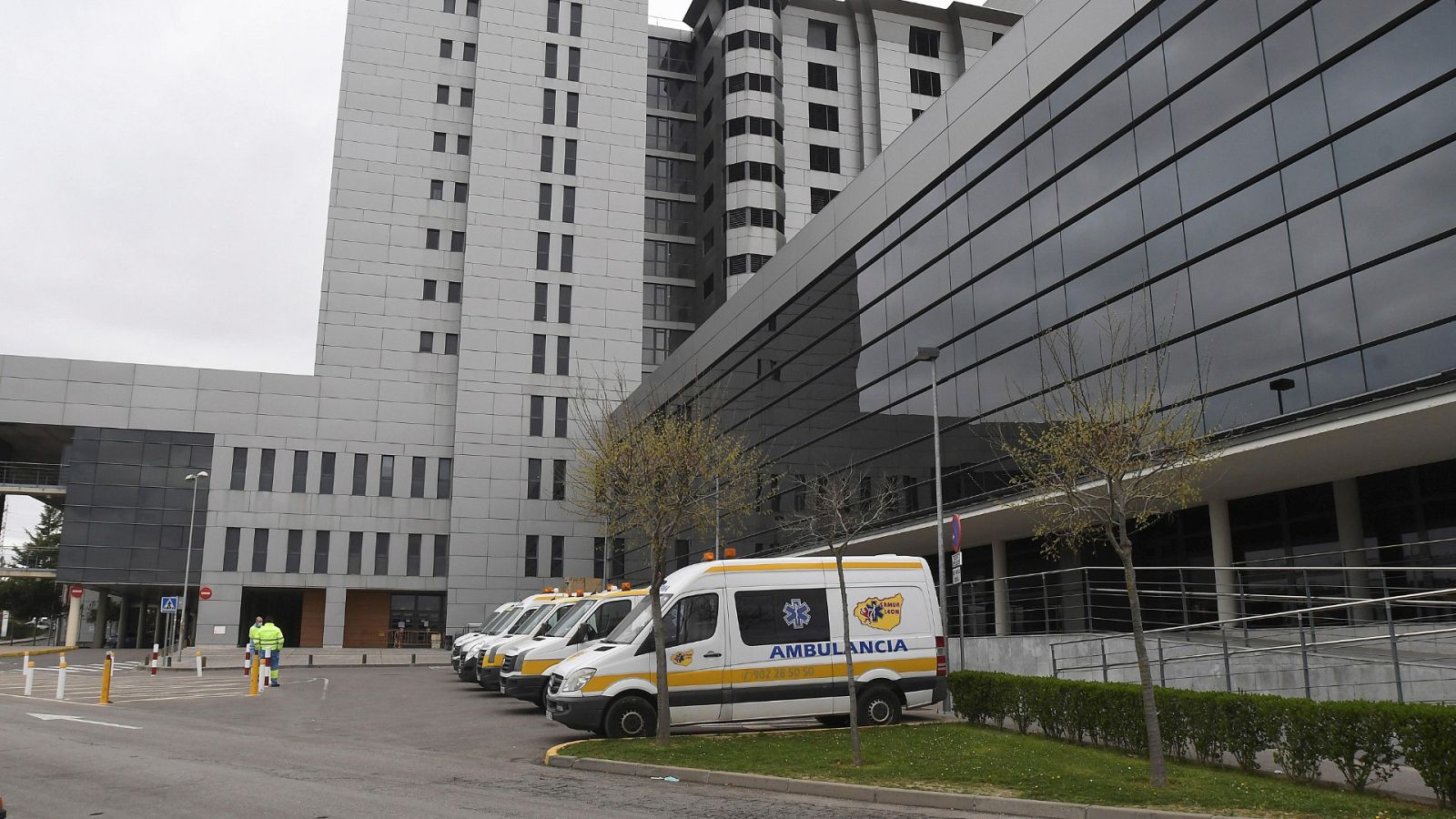 España registra casi 400 fallecimientos en un día pero baja el porcentaje de contagios