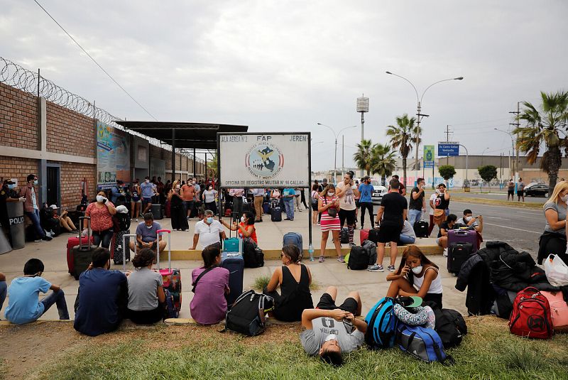 Las autoridades peruanas autorizan a regresar a un grupo de españoles aislados en Perú