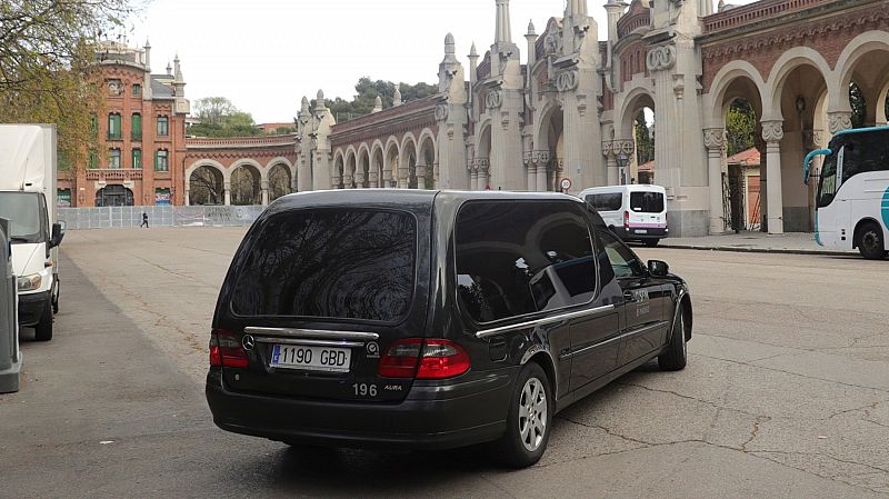 Las funerarias retirarán los cuerpos de residencias y domicilios y la UME de los hospitales en Madrid