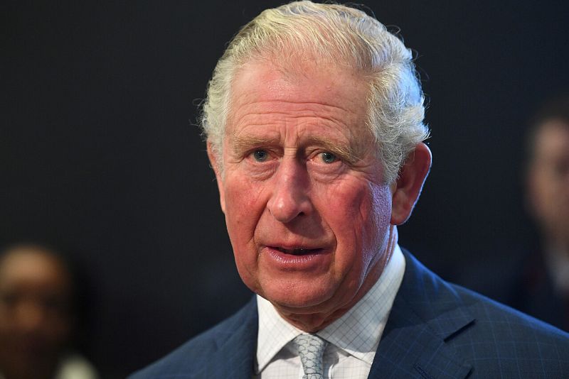 El príncipe Carlos de Inglaterra da positivo en coronavirus
