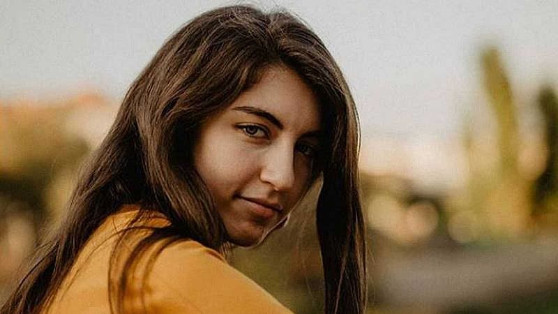Sara Socas lanza "Locutorio" con un videoclip al natural