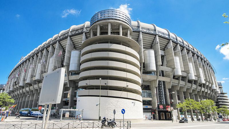 El estadio Santiago Bernabéu se convierte en centro logístico de material donado para los sanitarios
