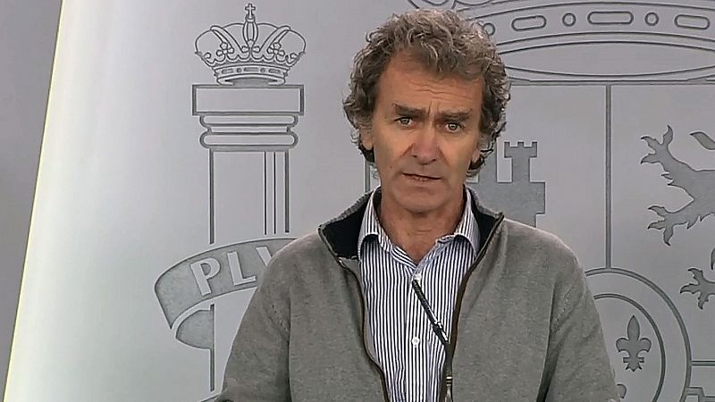 El doctor Fernando Simón da positivo en coronavirus y permanece aislado en su domicilio