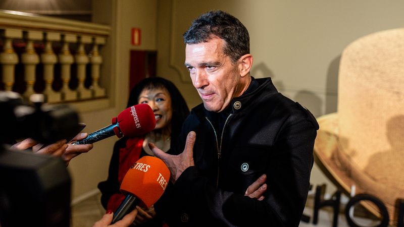 Antonio Banderas dona 53.000 euros contra el coronavirus: "No podemos salir de esto con vergüenza sino con orgullo"