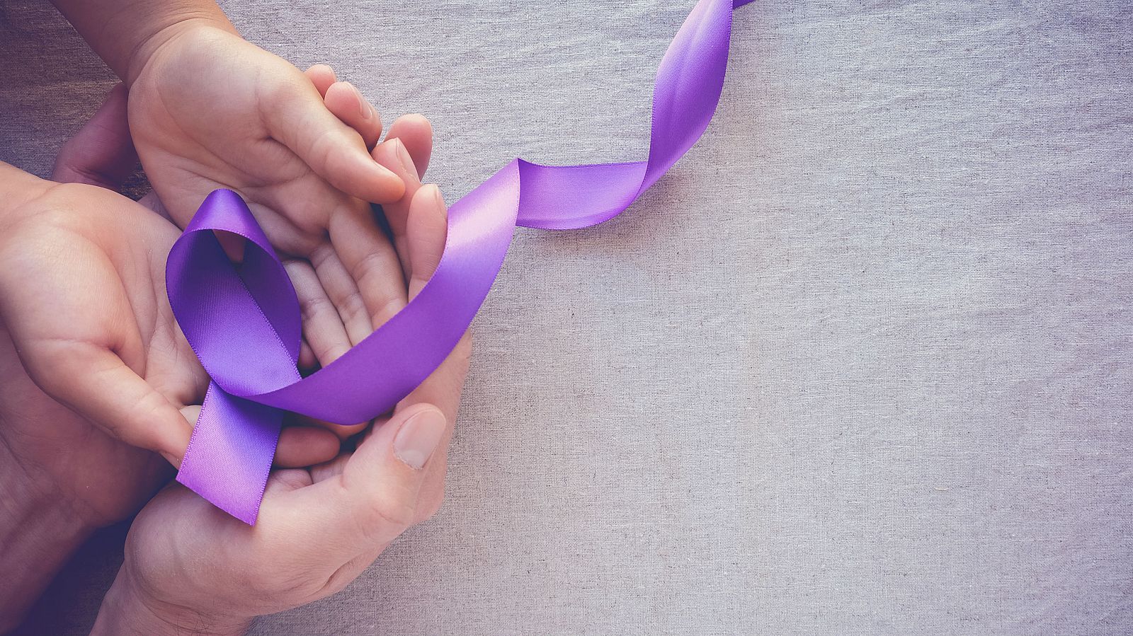 El Gobierno proporcionará alojamiento a las mujeres víctimas de violencia de género durante el estado de alarma - RTVE.es - Telediario 1 | Ver