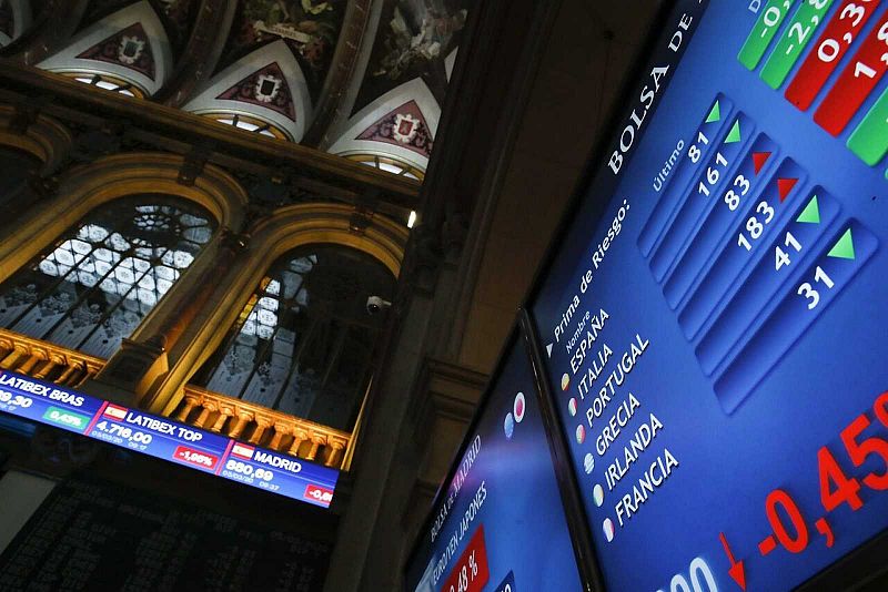 La bolsa española baja un 2,9 % semanal arrastrada por la banca