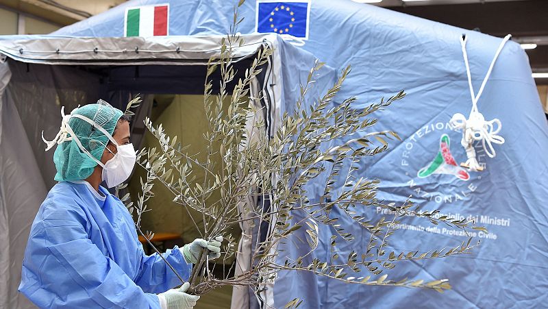 Italia registra el menor número de fallecidos en más de dos semanas y reduce la presión sobre las UCI