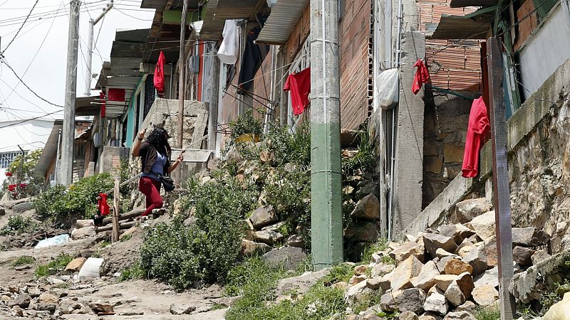 El dilema de millones de personas en Colombia: "Si no te mata el coronavirus, te mata el hambre"