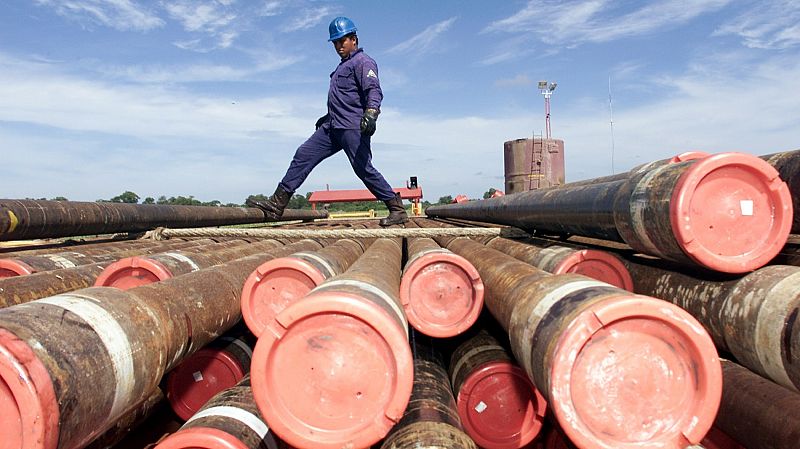 México recortará su producción de petróleo en 100.000 barriles diarios tras pactar con Trump y con la OPEP