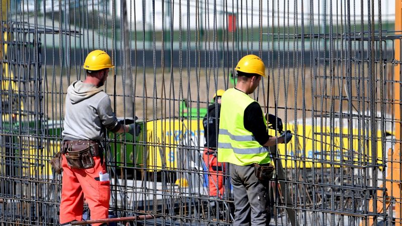 El Gobierno suspende las obras en edificios habitados o en los que haya personas ajenas a la construcción