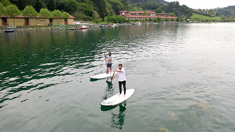 'Caminando sobre las olas', un viaje por tierra y mar por el Camino de Santiago del Norte