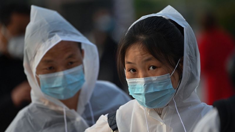 La OMS pide a los gobiernos revisar "lo antes posible" sus estadísticas para ver el alcance de la pandemia