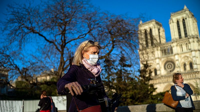 Francia, que roza ya los 20.000 muertos, no prevé una vuelta a la normalidad "en mucho tiempo"