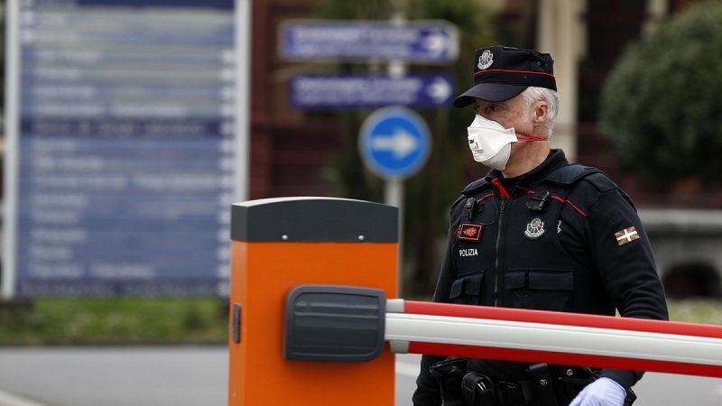 El TSJ del País Vasco ordena hacer el test de coronavirus a los ertzainas que dieron positivo y a los que guardan cuarentena