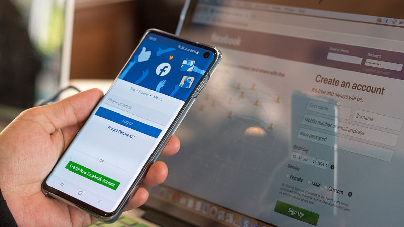 Facebook investiga cientos de perfiles falsos que apoyan las publicaciones del Gobierno