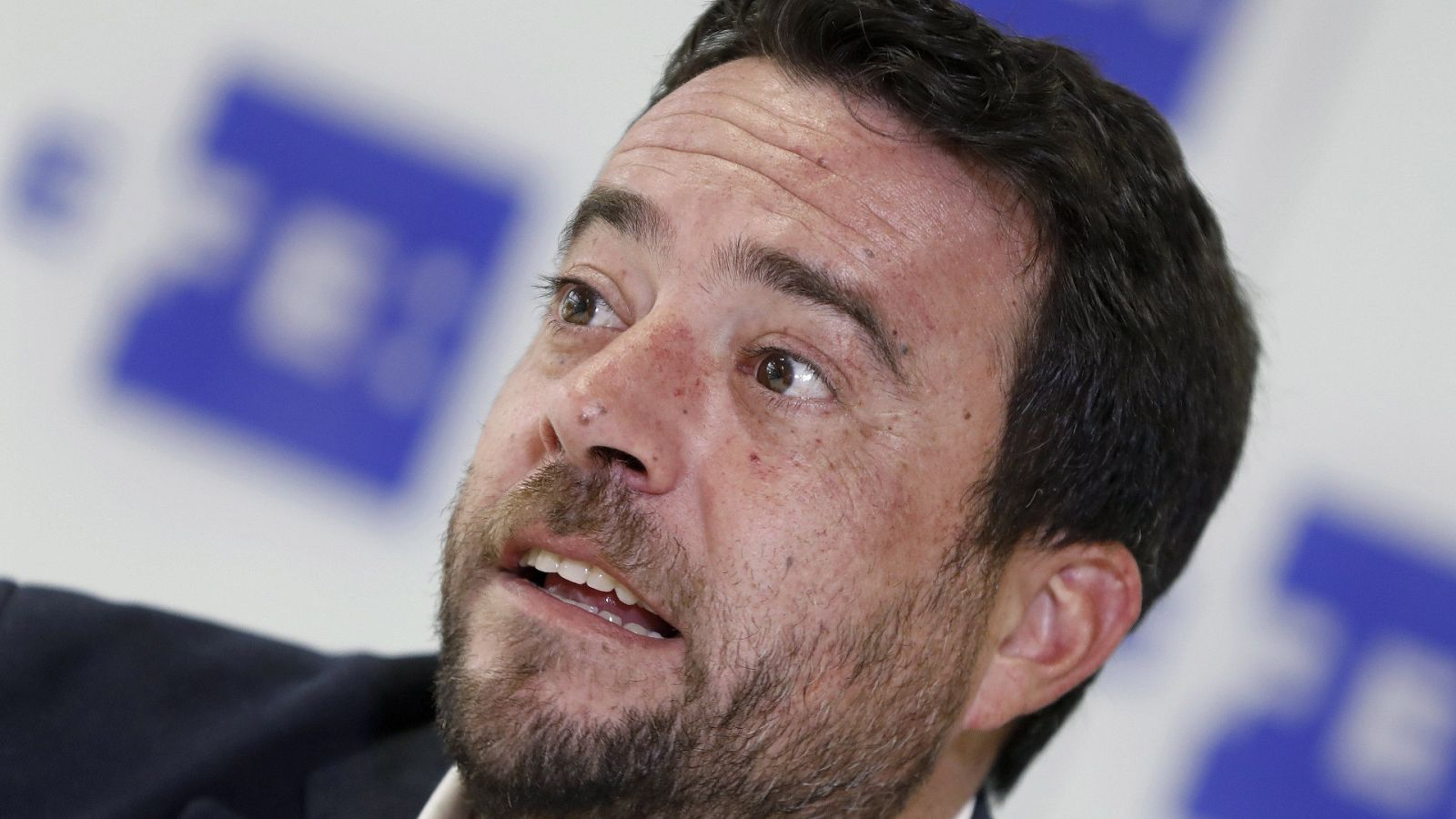 Los Mossos d'Esquadra han detenido al alcalde de Badalona, el socialista Álex Pastor, por atentado a la autoridad tras ser interceptado en un control policial en Barcelona para garantizar el cumplimiento del confinamiento por el coronavirus.