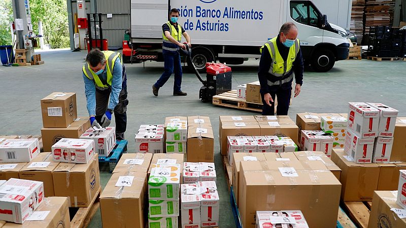 La crisis multiplica la demanda a los comedores sociales: "Me da vergüenza pero tengo que dar de comer a mis hijos"