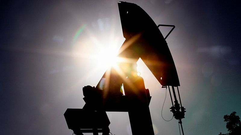 El petróleo Brent pierde un 7 % y cae por debajo de los 20 dólares por barril