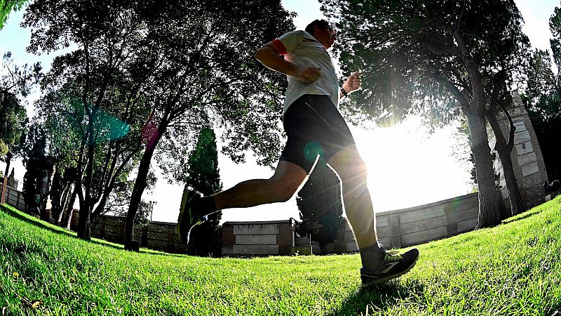 Miles de personas salen a pasear o a hacer deporte tras siete semanas confinados