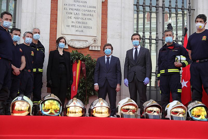 Ayuso rinde homenaje a los "héroes" de la pandemia: "Son nuestra esperanza para luchar por el futuro"