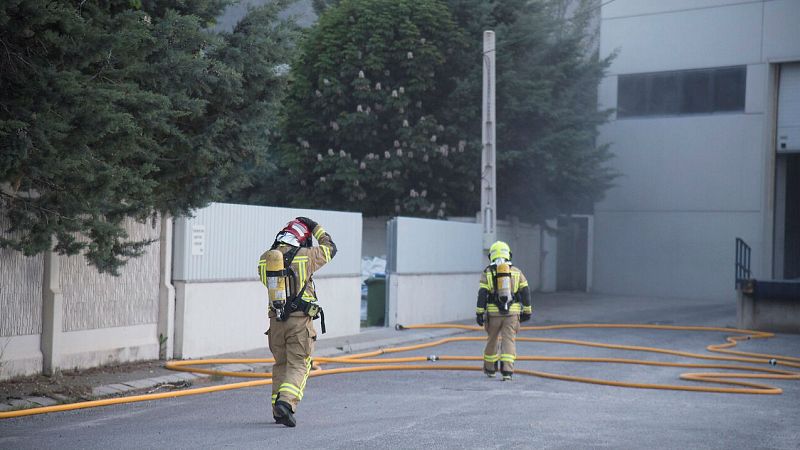 Un incendio en una fbrica de cloro en Sabinigo, Huesca, obliga a confinar a la poblacin