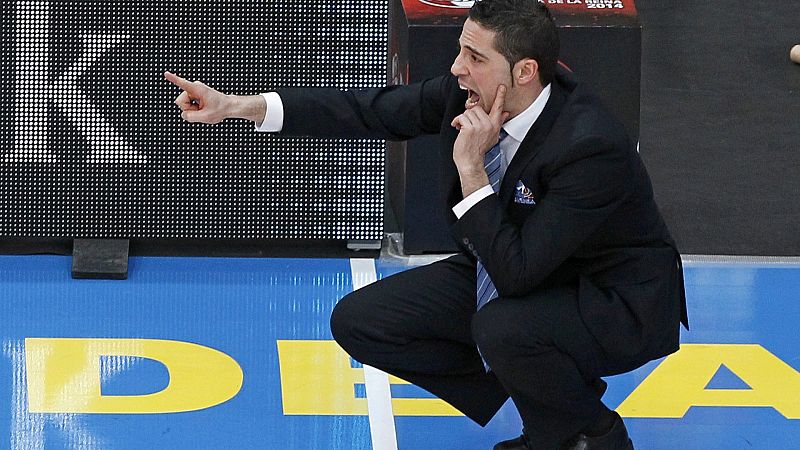 Víctor Lapeña, mejor entrenador del año en la Euroliga femenina: "Estábamos para luchar por todos los títulos"