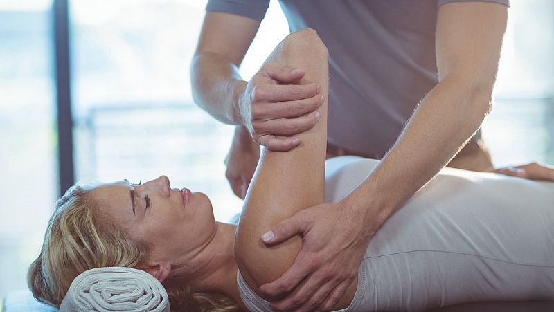 Un pabellón polideportivo, convertido en centro de rehabilitación, fisioterapia y logopedia en Torrelavega