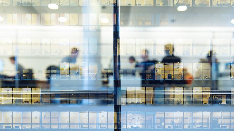 El Gobierno alcanza un principio de acuerdo con la patronal y los sindicatos para extender los ERTE