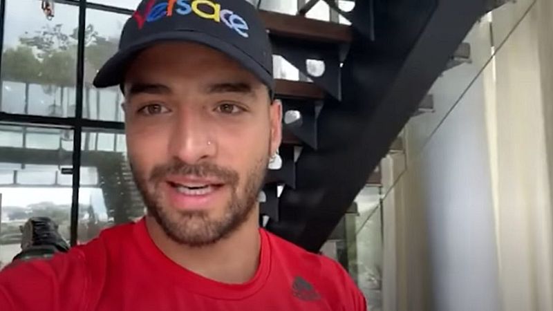 Hoguera en el interior, ascensor privado... Así luce la casa de Maluma en esta cuarentena